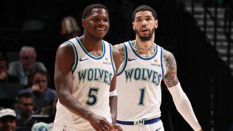 Anthony Edwards y Lamelo Ball, durante un partido de los MInessota Timberwolves esta temporada. NBA. 