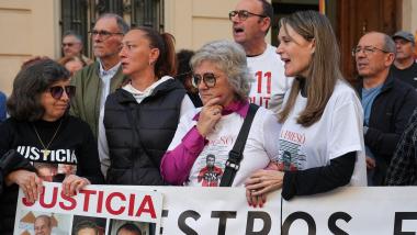 La Presidenta Associació Víctimes Mortals DANA 29 O, Rosa María Álvarez, durante una manifestación convocada por Accord Social Valencià, a 11 de noviembre de 2025, en Valencia. EP