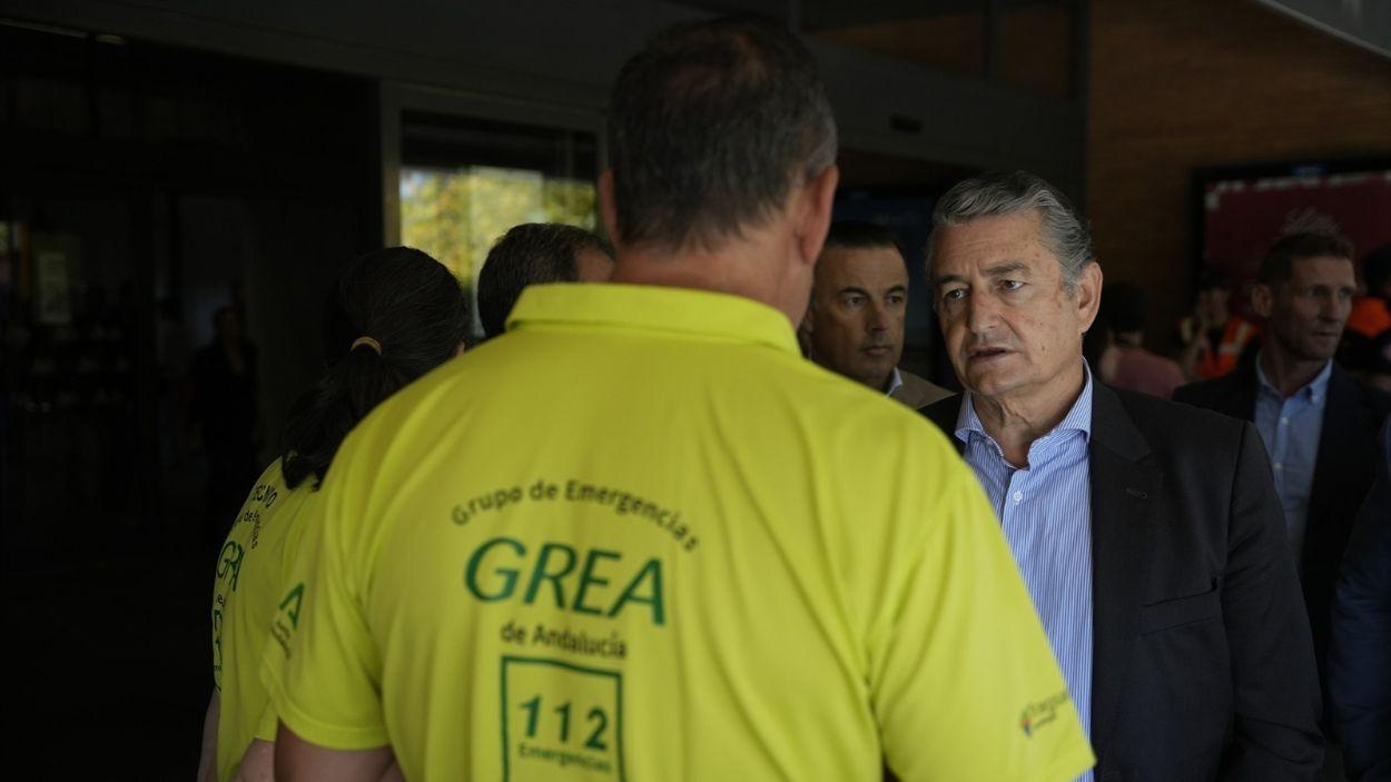 El vicepresidente primero de la Junta y consejero de Presidencia, Sanidad y Emergencias, Antonio Sanz, en la estación de Santa Justa / EP
