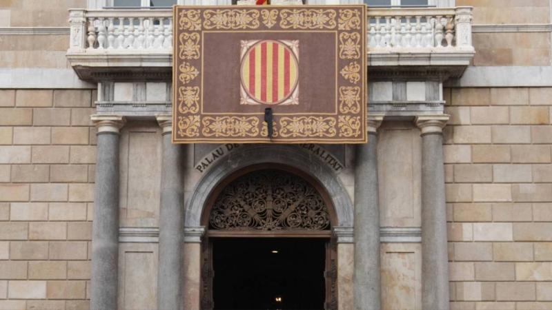 Fachada del Palau de la Generalitat durante un minuto de silencio, a 21 de enero de 2026. David Zorrakino / EP
