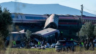 Agentes de los Servicios de Emergencias trabajan en el lugar del accidente, a 28 de octubre de 2026, en Urda, Toledo. EP.