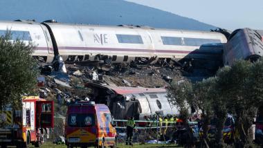Vagones de los trenes de AVE e Iryo en el lugar del accidente de Toledo. EP