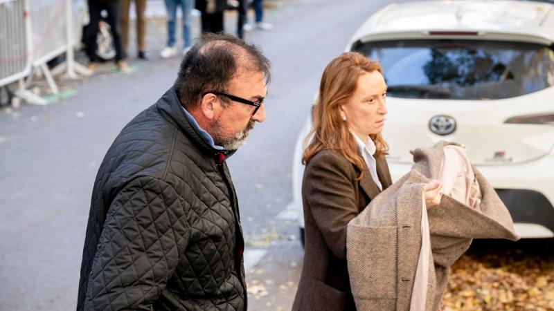 El exasesor Koldo García y su abogada Leticia de la Hoz a su llegada al Tribunal Supremo, a 27 de noviembre de 2025, en Madrid (España). EPArchivo.