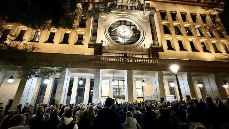 Minuto de silencio en el Ayuntamiento de Albacete por las víctimas del accidente ferroviario en Urda.