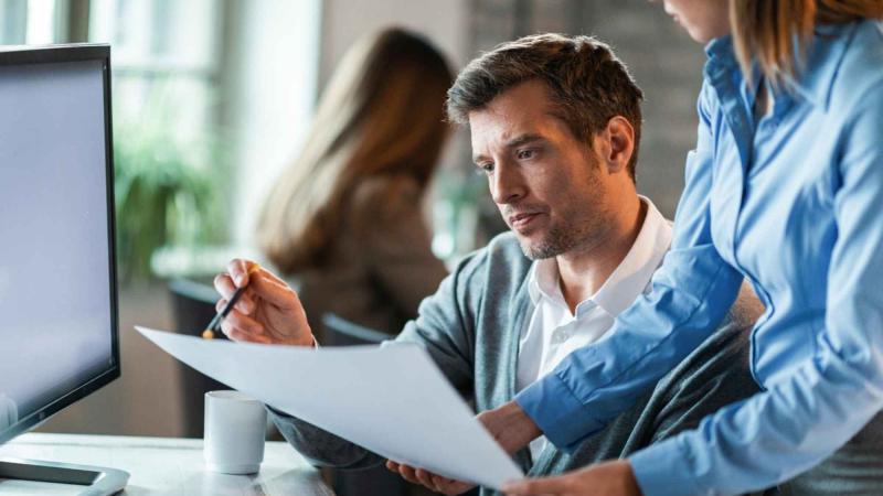 El fichaje digital obligatorio, la clave que ayuda a combatir las horas extra impagadas