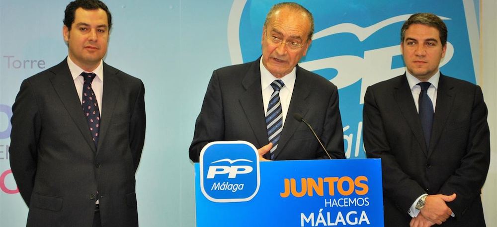 El presidente del PP-A, Juanma Moreno, el alcalde Francisco de la Torre y el aspirante a sucederlo, Elías Bendodo.
