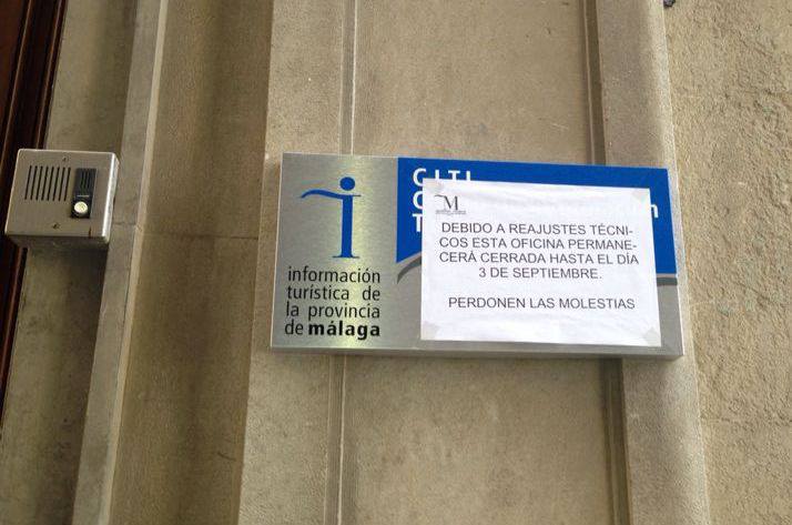 El Centro de Información del Turismo de Interior de Málaga cerrado en pleno verano 