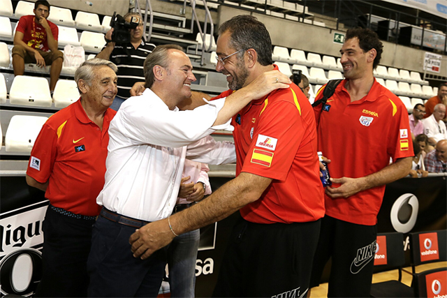 Fabra gasta 300.000 euros de los valencianos en 'comprarse' un partido de baloncesto