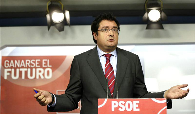 El PSOE exige la dimisión de Rajoy por su “pacto secreto” con Bárcenas, desvelado por Cospedal