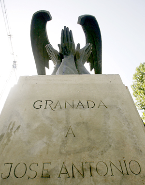 ¡Adiós Franco, adiós! La Ley de Memoria Democrática de Andalucía garantizará la retirada de sus símbolos