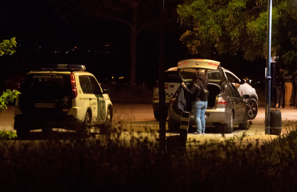 Miembros de la guardia civil y de la policía municipal se ha personado en el campo de tiro de Las Gabias, GranadA