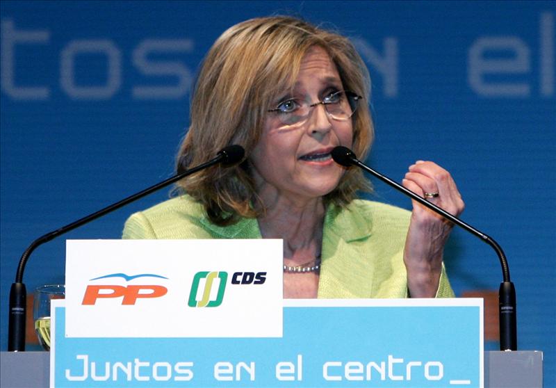 La diputada del PP herida en el accidente de Santiago se enfrenta a su partido por su defensa de Adif y Renfe