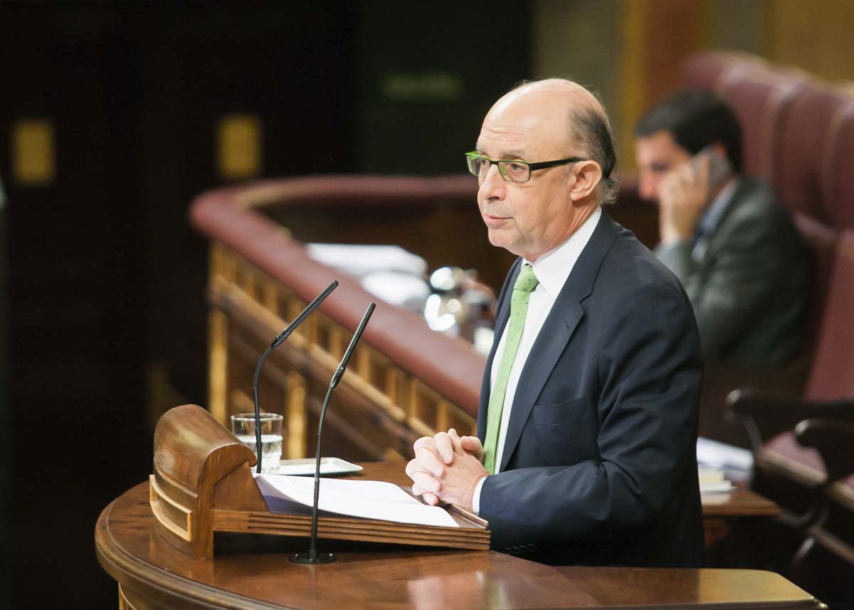 El ministro de Hacienda, Cristobal Montoro, en la tribuna del Congreso de los Diputados.