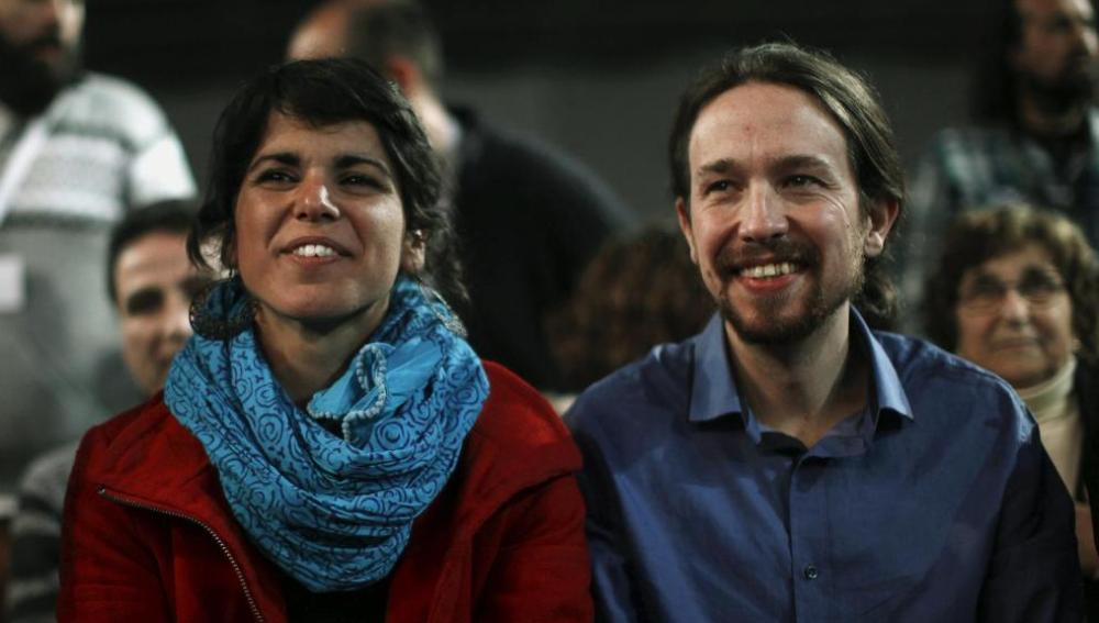 Teresa Rodríguez y Pablo Iglesias, sonrientes en una imagen de archivo.