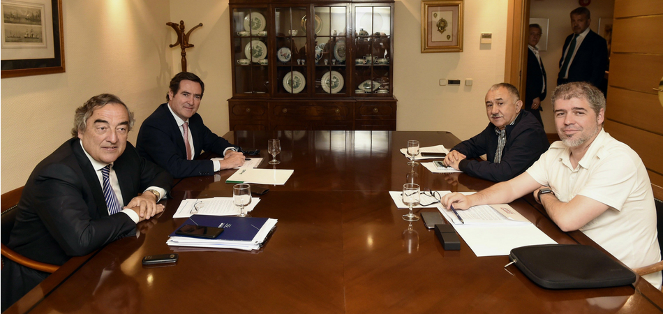 Los presidentes de CEOE y Cepyme, Juan Rosell y Antonio Garamendi y los secretarios generales de UGT y CCOO, Pepe Álvarez y Unai Sordo.