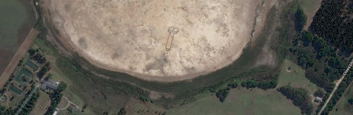 Glifo de un pene visto desde el cielo. Imagen: Google Maps
