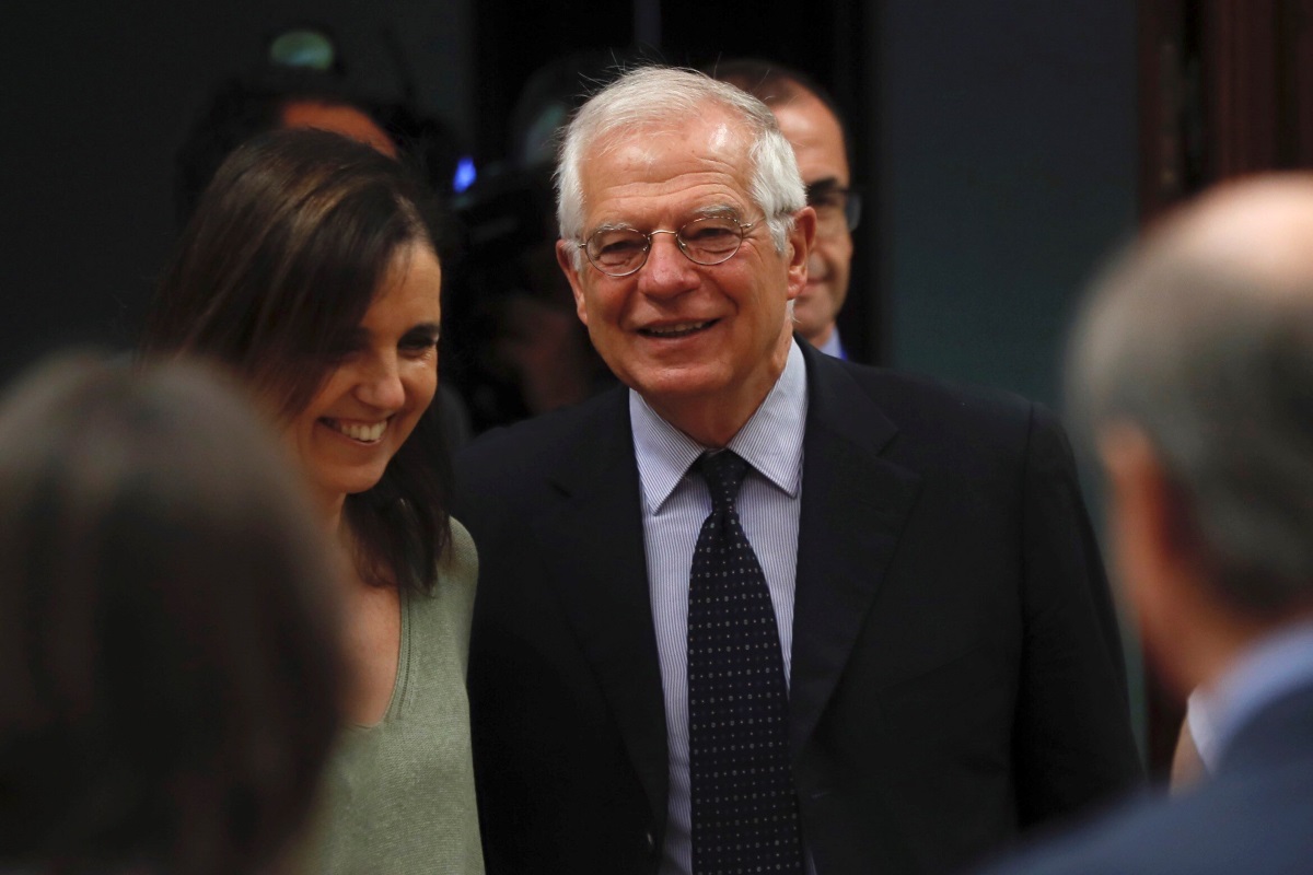 El ministro de Asuntos Exteriores, Josep Borrell, antes de comparecer en la comisión correspondiente del Congreso para informar de las líneas generales de su departamento