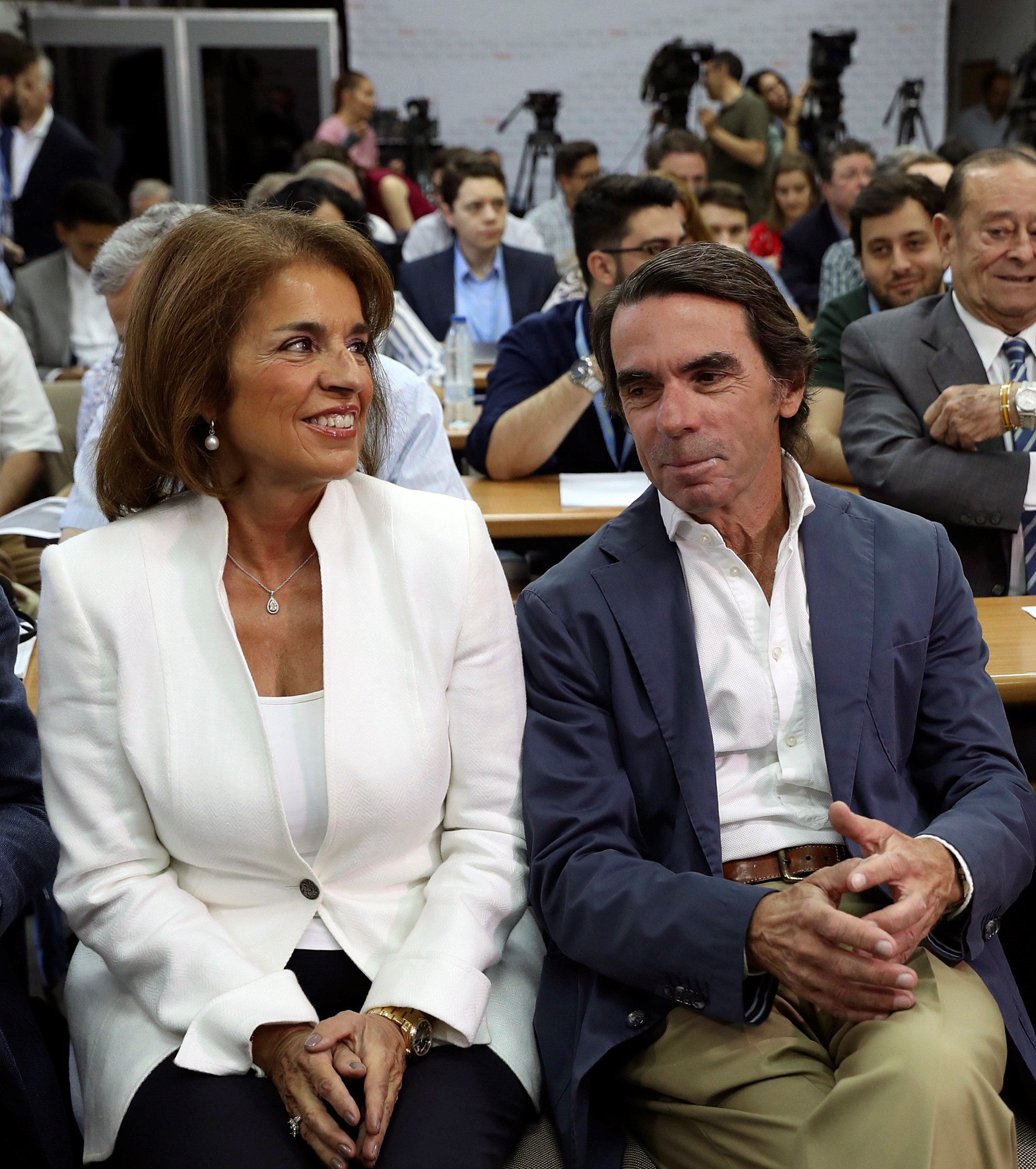 El expresidente del gobierno, José María Aznar, junto a su mujer Ana Botella, durante uno de los Cursos de Verano de la Complutense en El Escorial