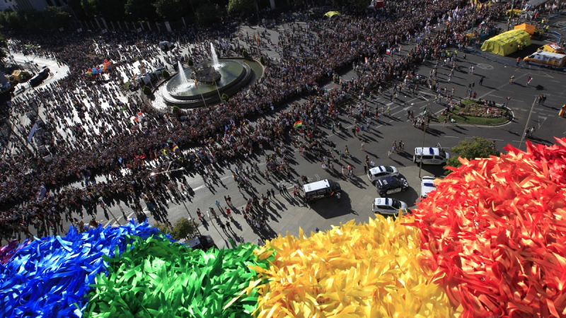 Vista desde el Palacio Cibeles de Madrid de la manifestación del Orgullo Gay 2017