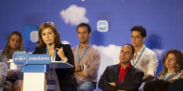 Surrealista peloteo de 'ABC': la vicepresidenta vuelve "coqueta" y "rejuvenecida" de las vacaciones Surrealista peloteo de 'ABC': la vicepresidenta vuelve "coqueta" y "rejuvenecida" de las vacaciones