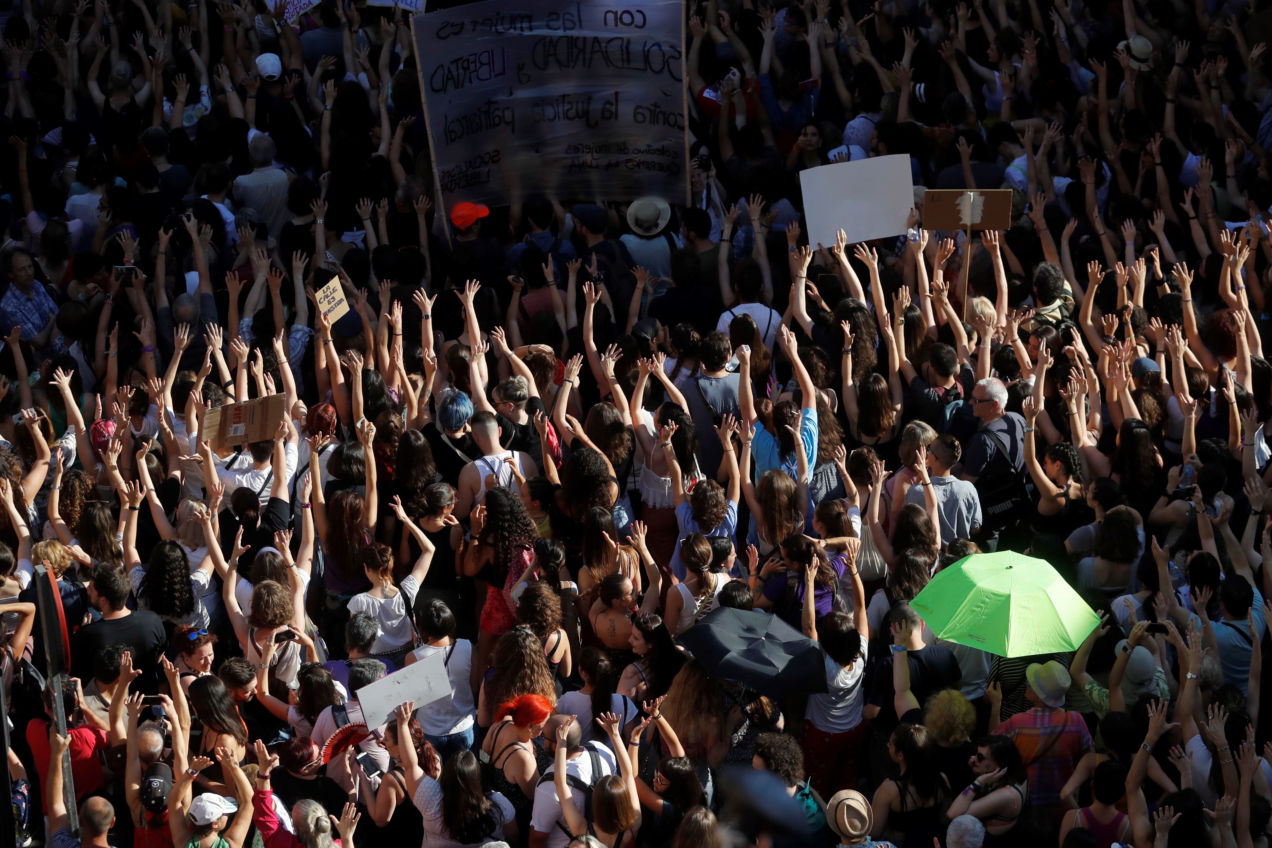 Manifestación de mujeres en Madrid ante el Ministerio de Justicia en protesta por la puesta en libertad bajo fianza de los cinco miembros de La Manada. 