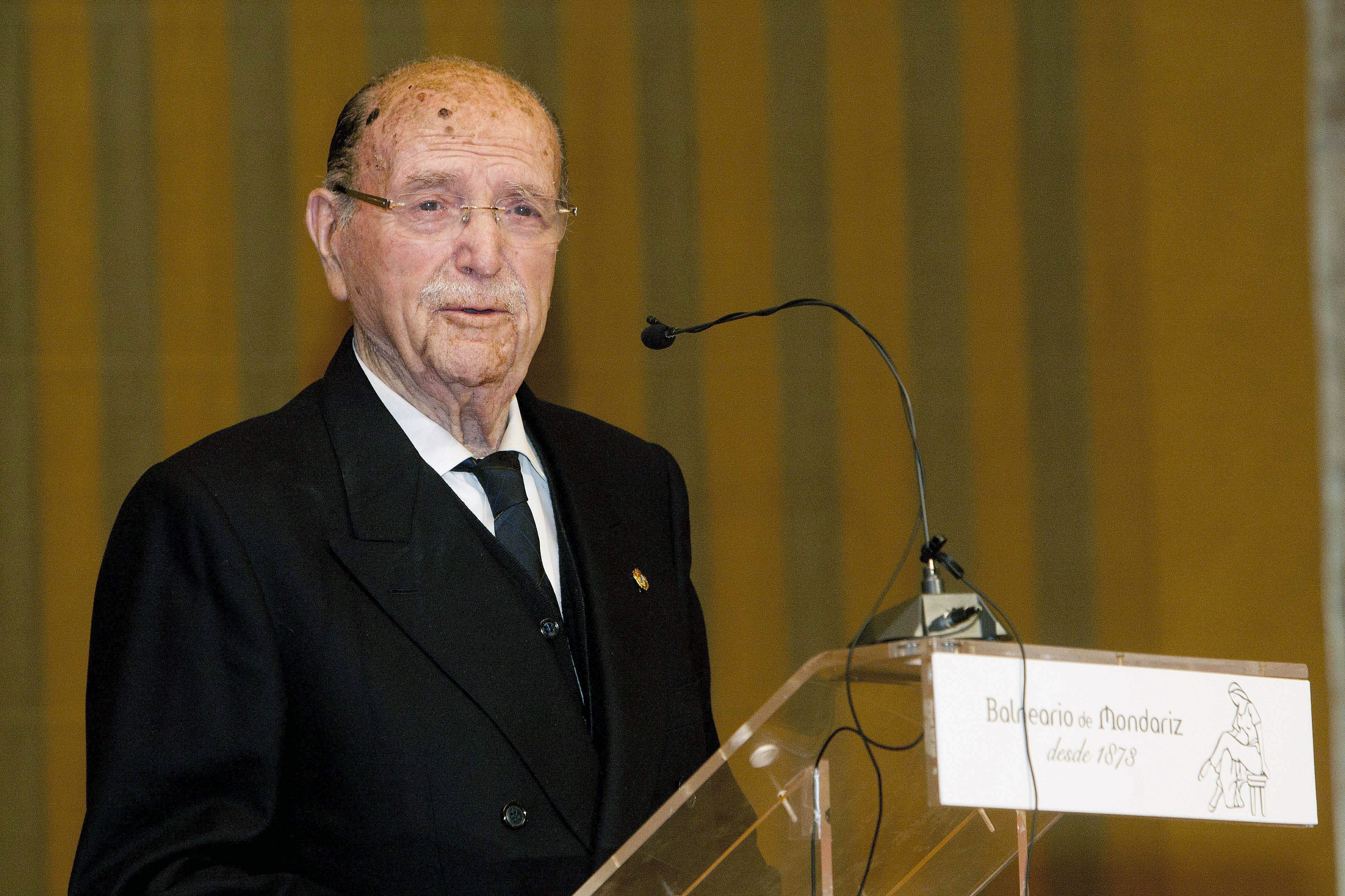 El expresidente gallego Gerardo Fernández Albor durante su intervención en un homenaje en Modariz. EFE/Archivo