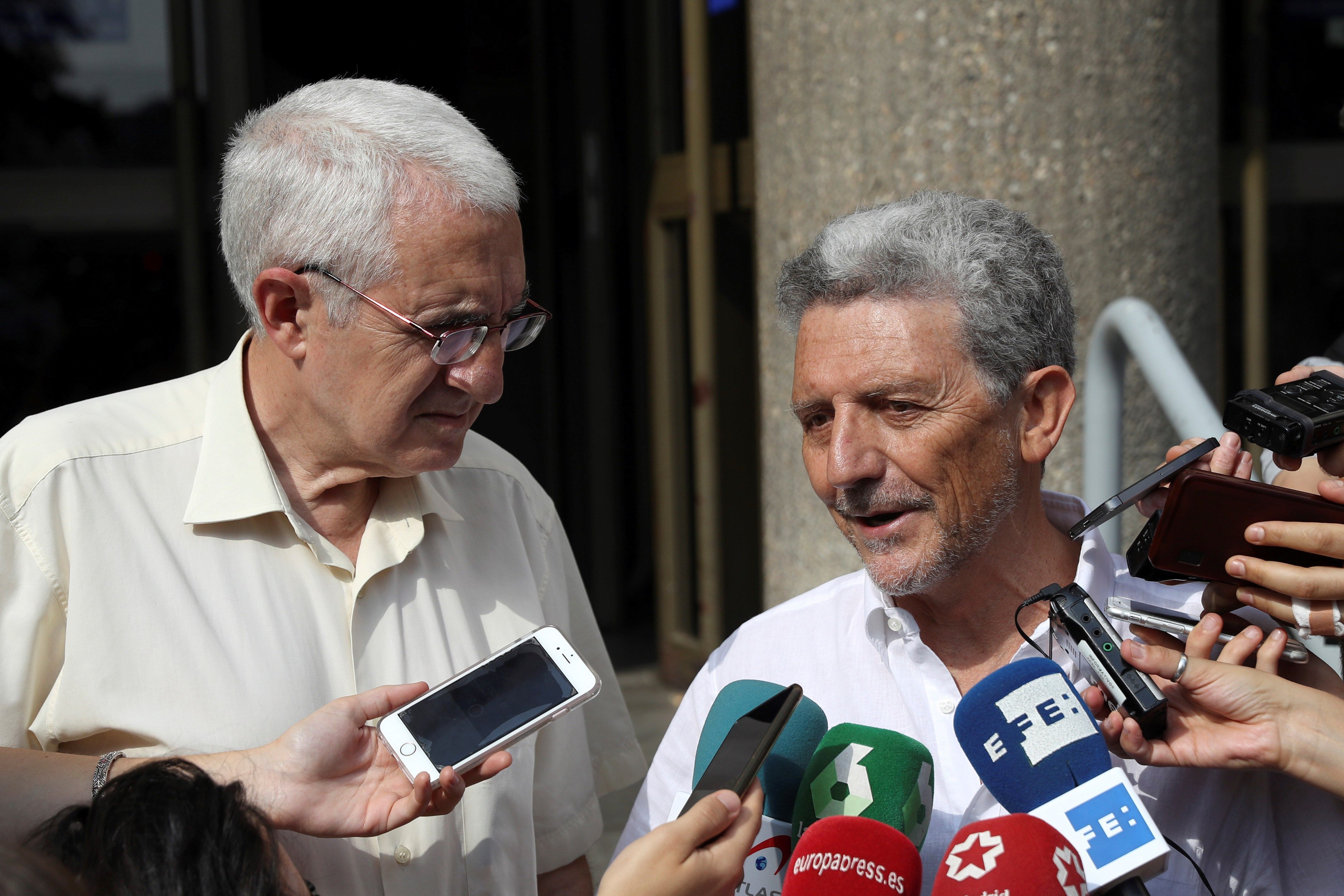 Adolfo Rodríguez Gil (d) y Julio Gomáriz Acuña (i) hacen declaraciones en los juzgados de Plaza Castilla tras presentar las querellas contra Billy el Niño