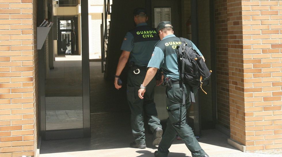 Dos agentes de la Guardia Civil. EFE/Archivo