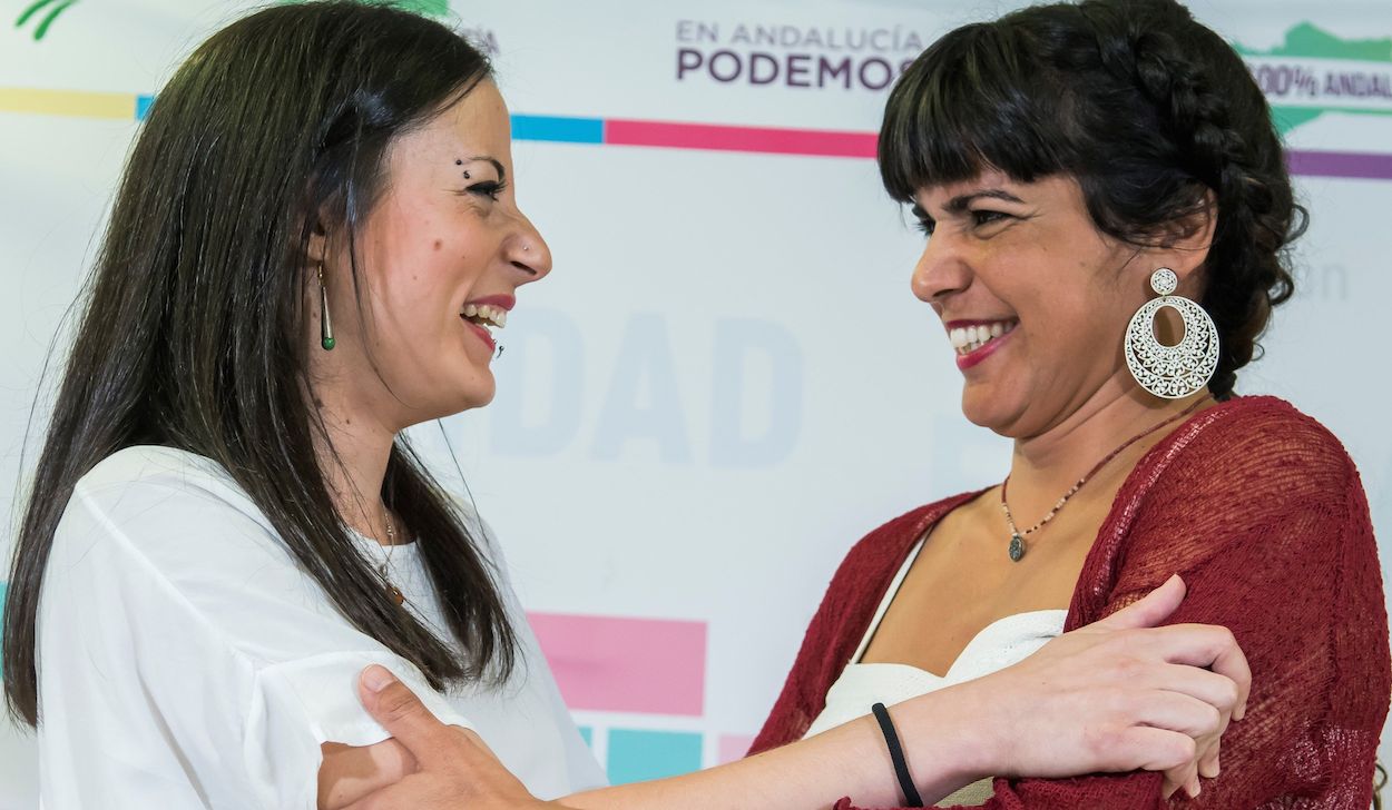 Isabel Franco y Teresa Rodriguez, se saludan antes del debate de primarias de este viernes.
