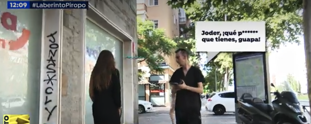 Momento en el que la periodista de Espejo Público es acosada en la calle