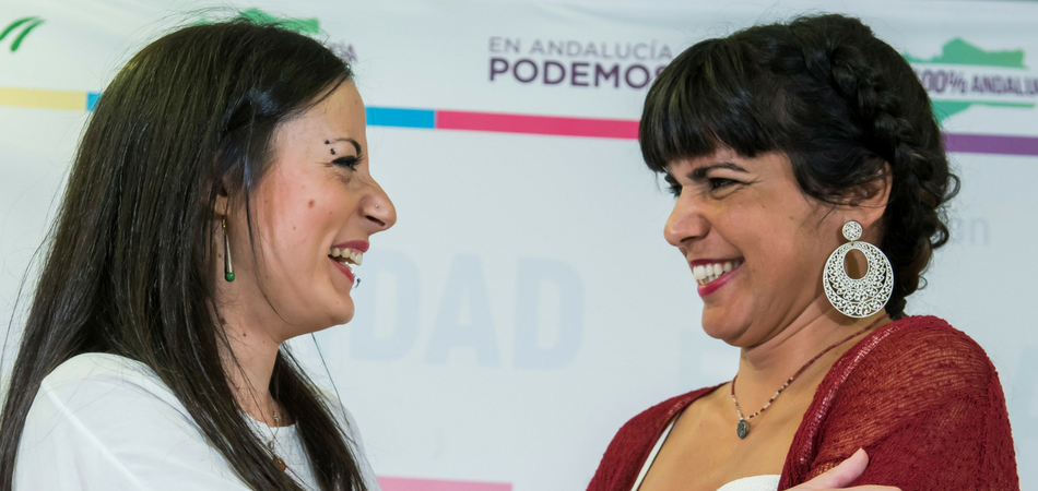 La coordinadora regional de Podemos,Teresa Rodríguez y la diputada por Huelva en el Congreso, Isabel Franco 