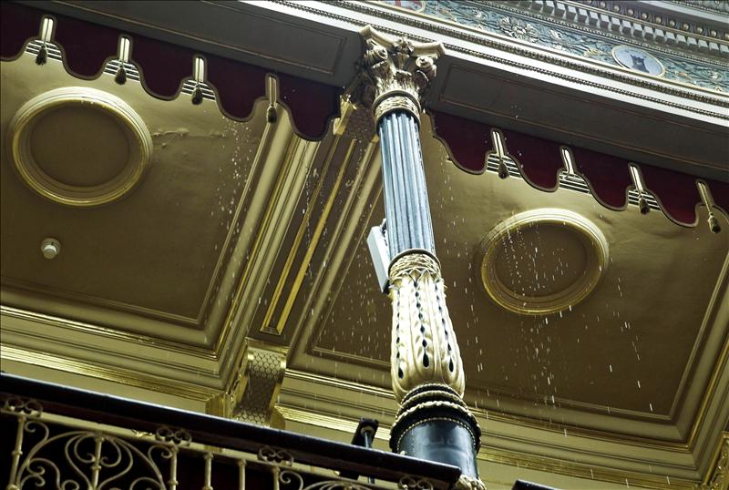 El Congreso hace aguas y a Pujalte le da la risa: "Ahora los japoneses ya saben por qué no nos han dado las Olimpiadas"