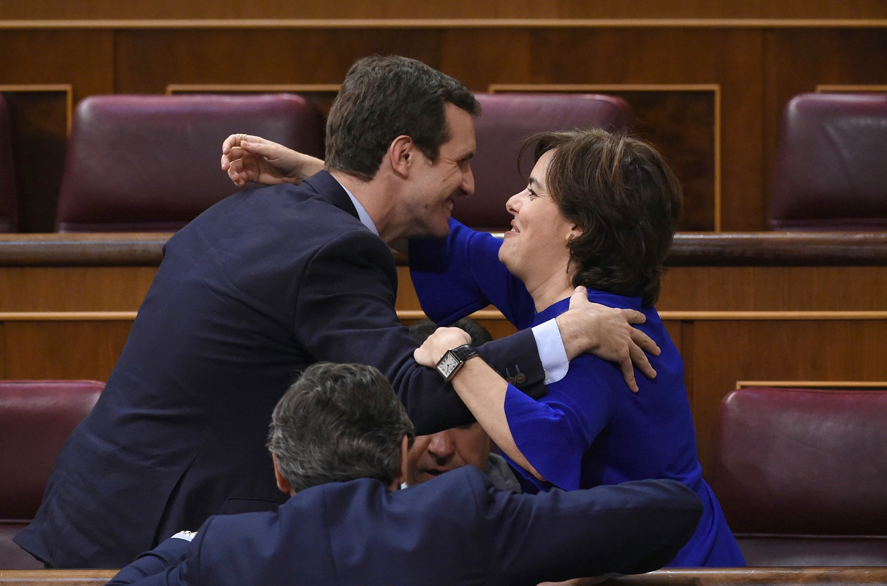 Los dos candidatos a las primarias del PP, Soraya Sáenz de Santamaría y Pablo Casado. EFE