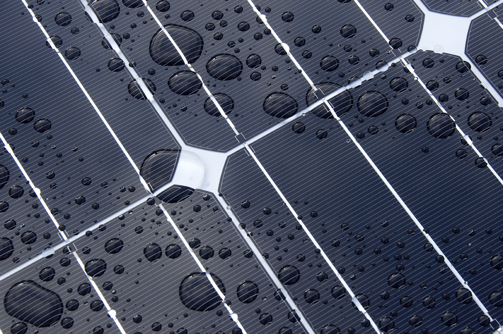 Placas solares en un día lluvioso. Foto: ODT