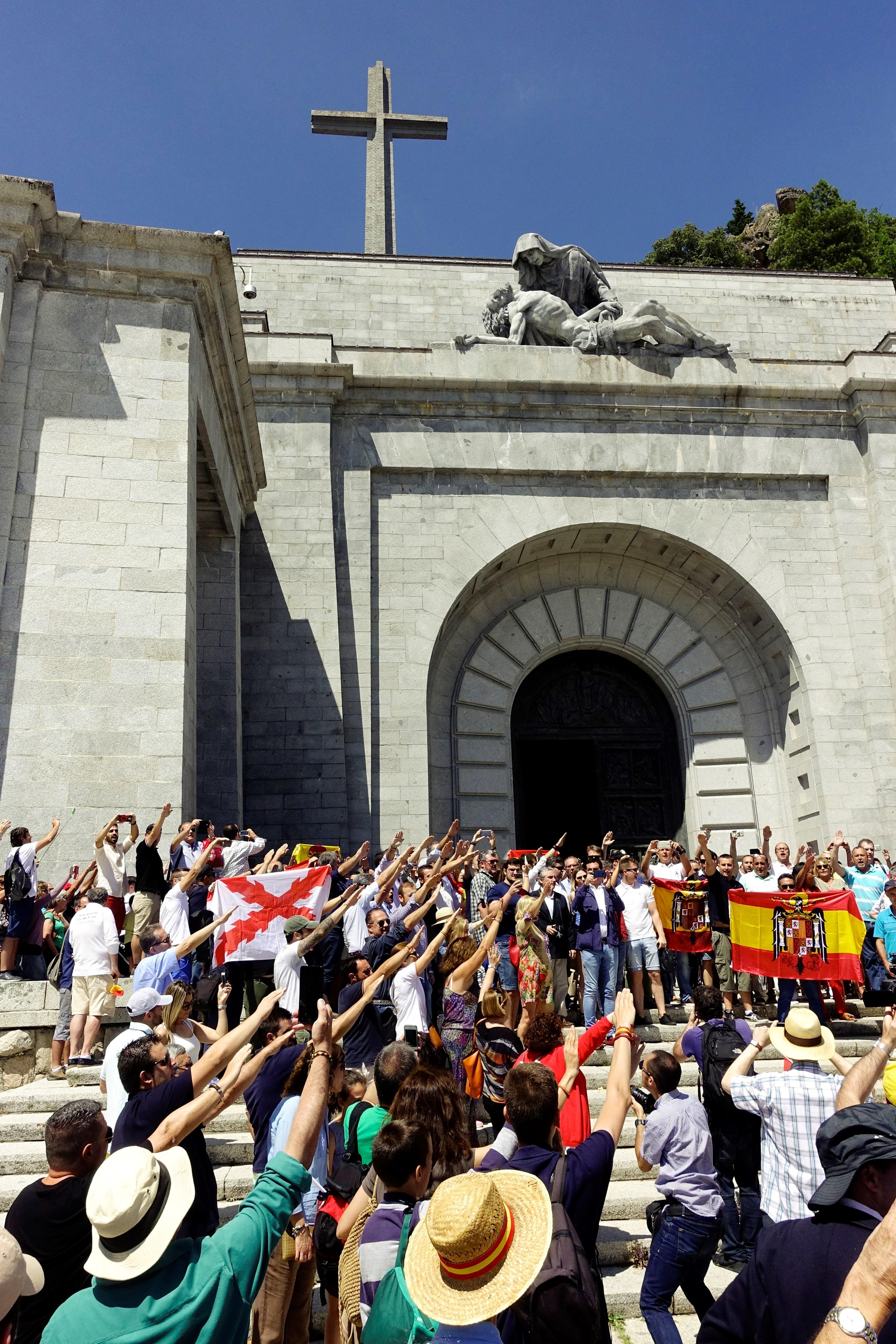 Concentración franquista en el Valle de los Caídos contra la exhumación del dictador. Archivo