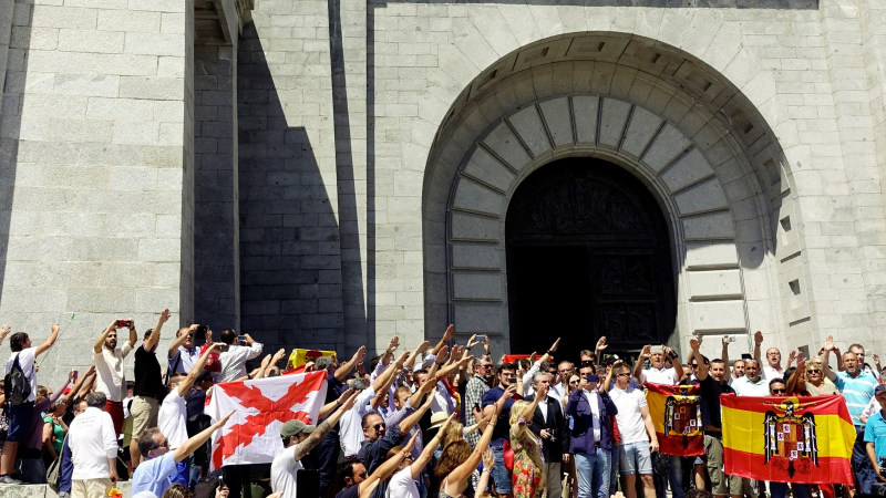 Concentración franquista en el Valle de los Caídos contra la exhumación del dictador. Archivo