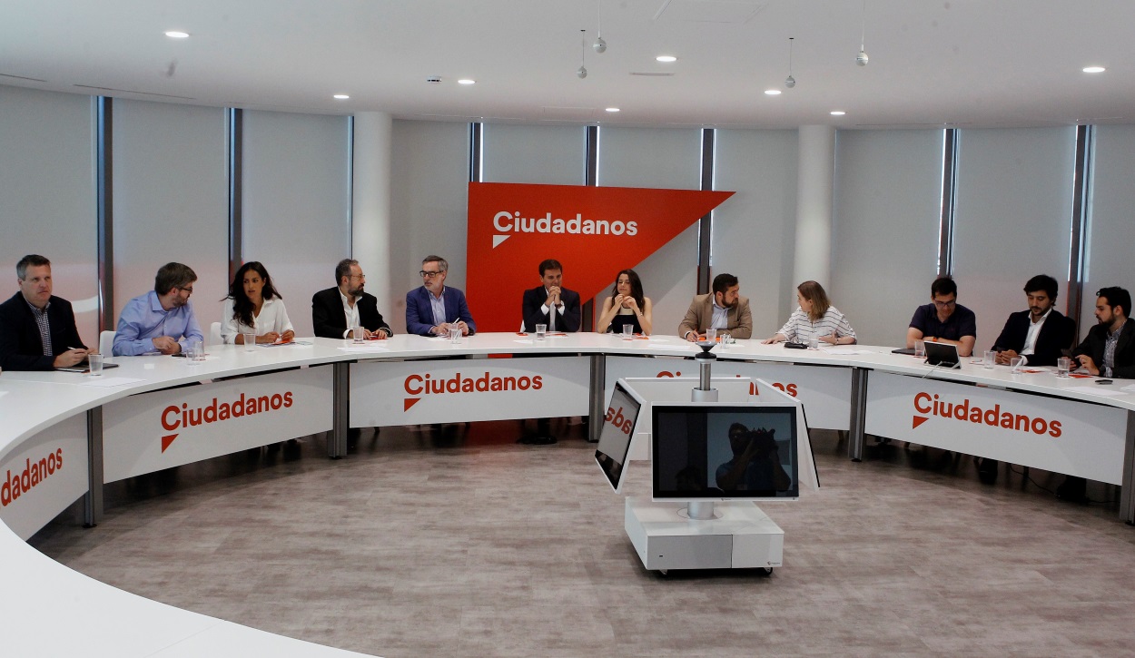 Vista general la reunión del Comité Permanente de Ciudadanos celebrada en la sede de partido