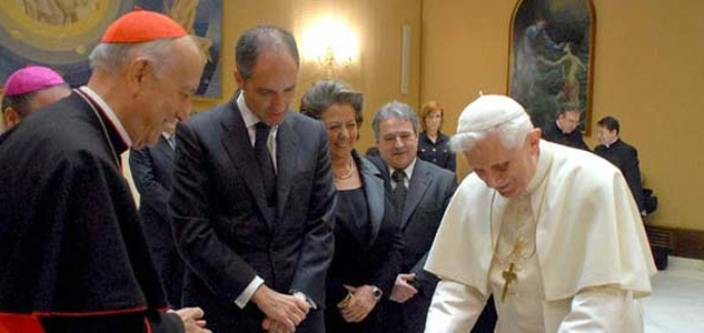 La visita del Papa sigue envuelta en polémica: Bankia denuncia por impago al organismo que la organizó 
