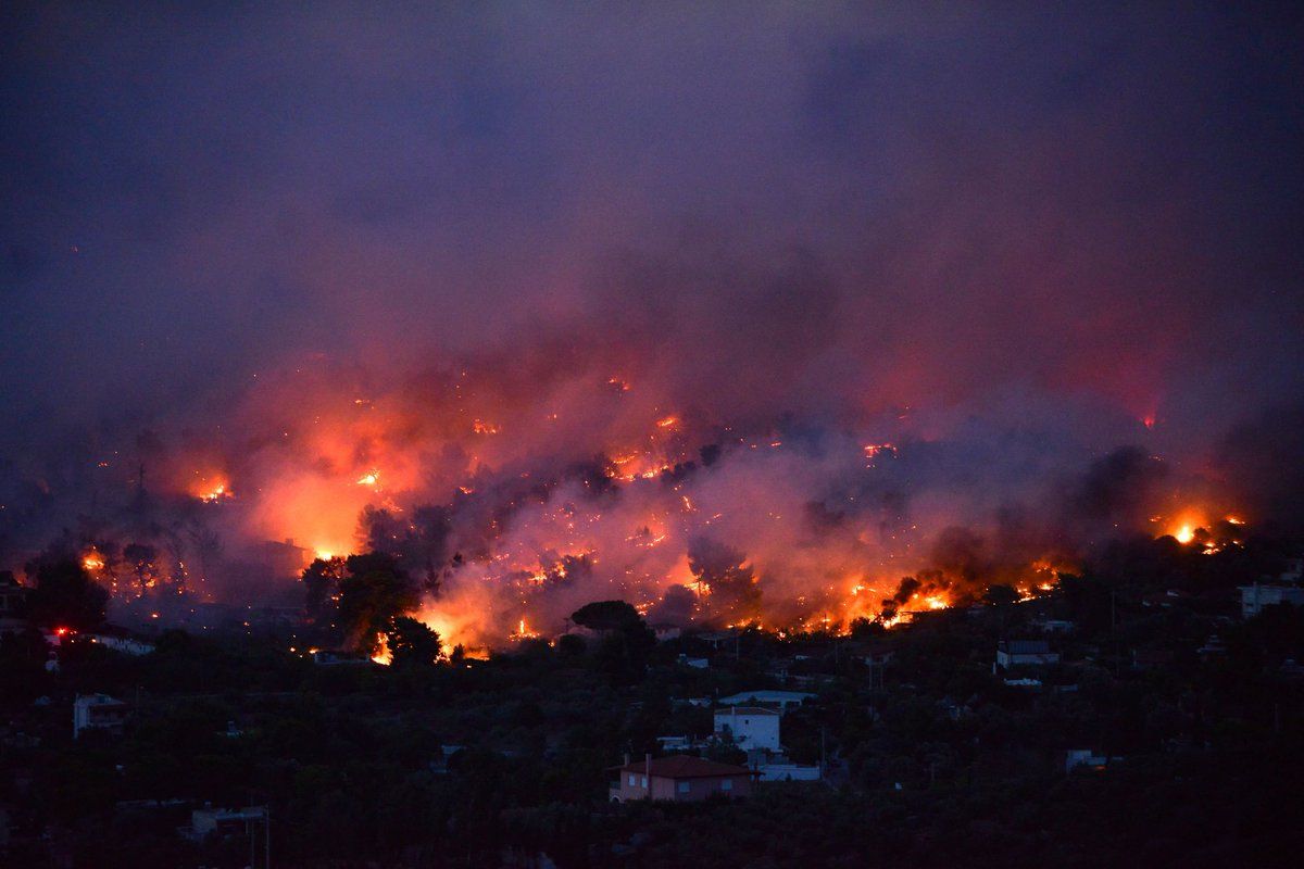 Imagen distribuida en Twitter por Pedro Sánchez con los incendios de Grecia.