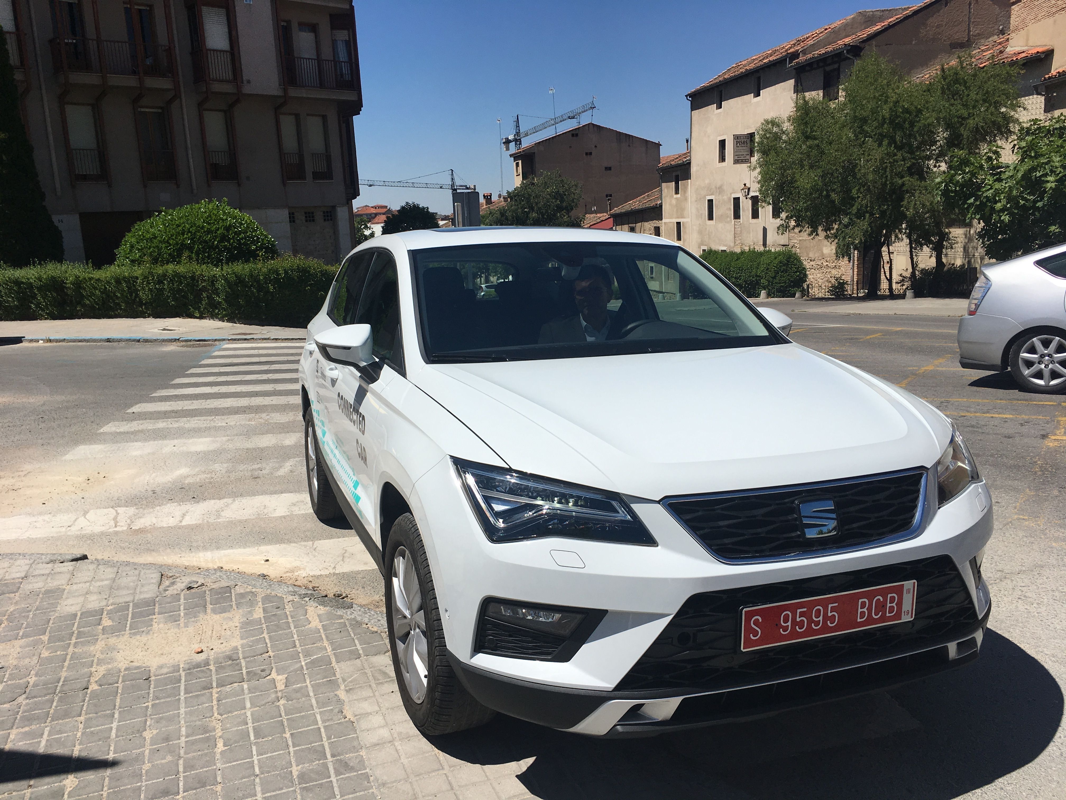 Modelo experimental de coche conectado de SEAT y Telefónica para circular por las calles de Segovia - El Plural