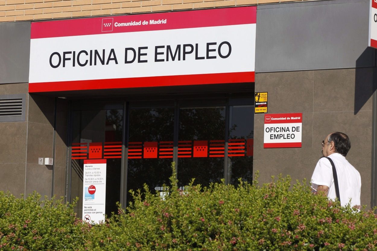 Vista de la entrada de una oficina de empleo en Madrid