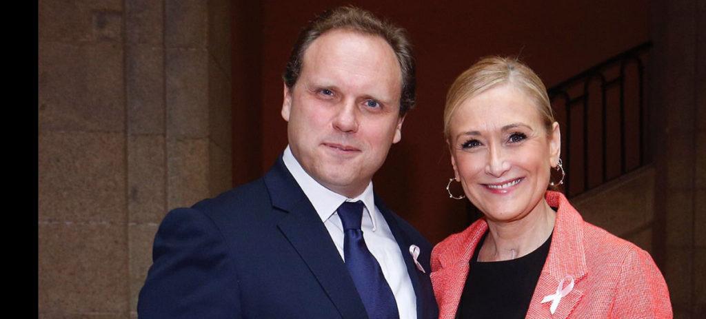 Daniel Lacalle junto a Cristina Cifuentes cuando se le encargó atraer al sector financiero afectado por el 'Bréxit' - EFE / Archivo