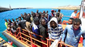 Inmigrantes rescatados por Salvamento Marítimo en aguas andaluzas. EFE