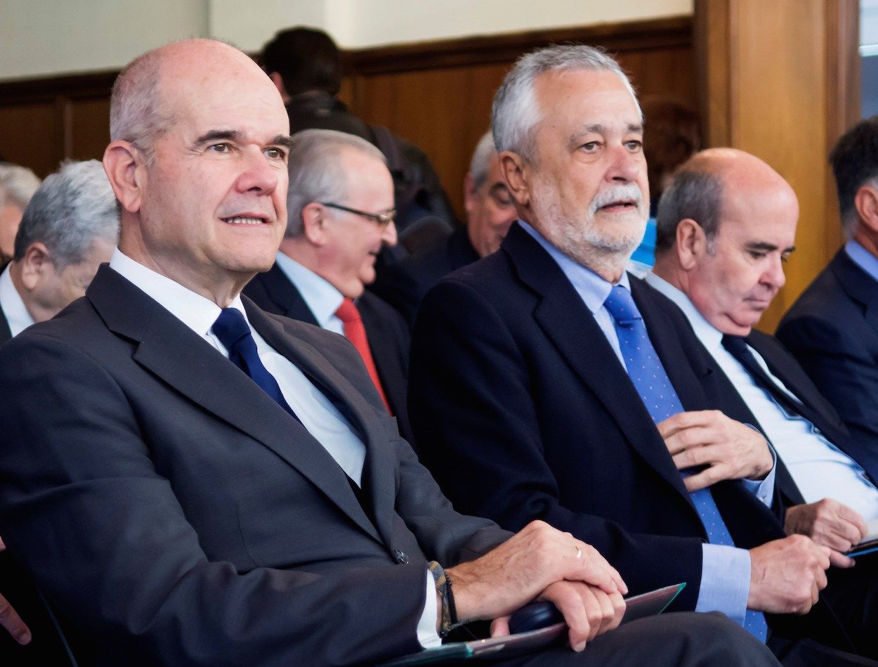 Manuel Chaves, José Antonio Griñán y Gaspar Zarrias, en el juicio, que se reanuda en septiembre.