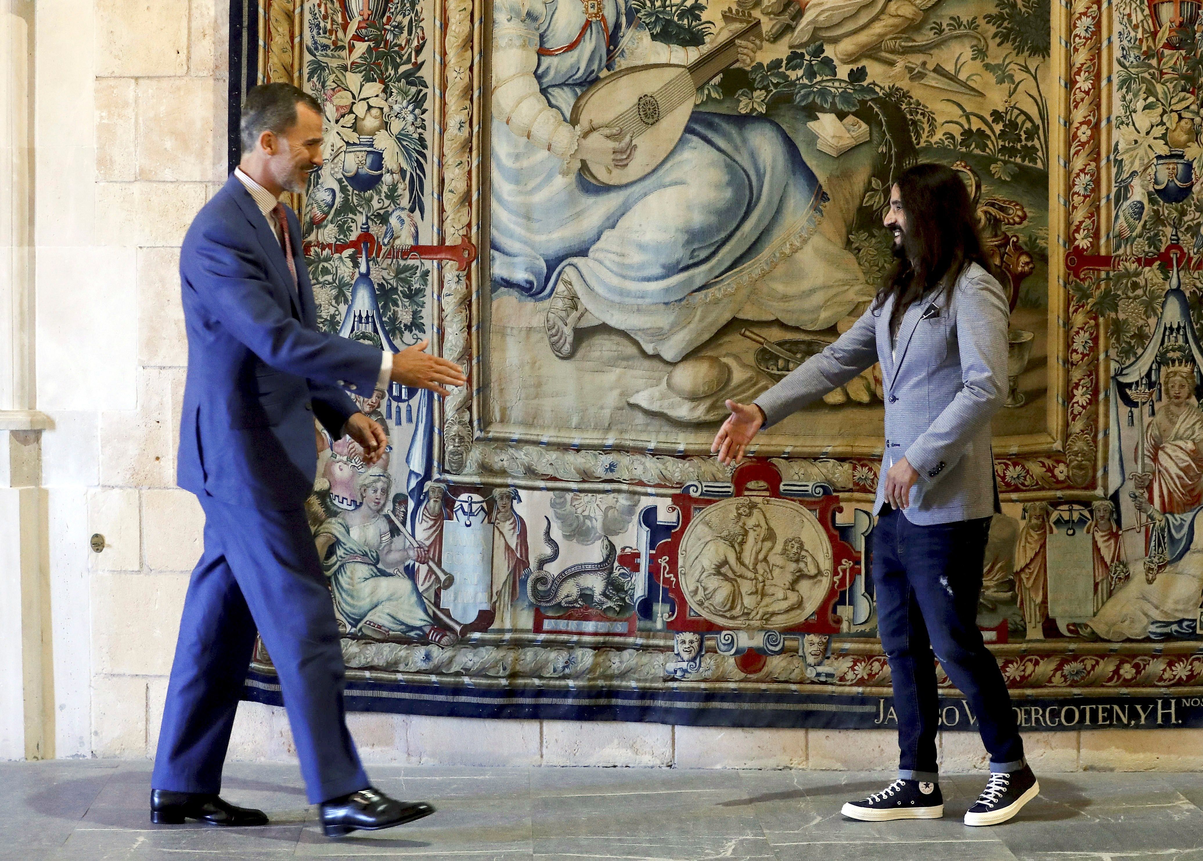 El Rey Felipe VI y Baltasar Picornell i Lladó, Presidente del Parlmento las Illes Balears, durante la audiencia celebrada esta mañana en el Palacio Real de la Almudaina, en Palma de Mallorca. EFE