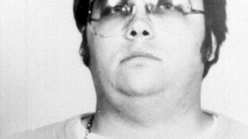 La ficha policial del asesino de John Lennon, David Chapman
