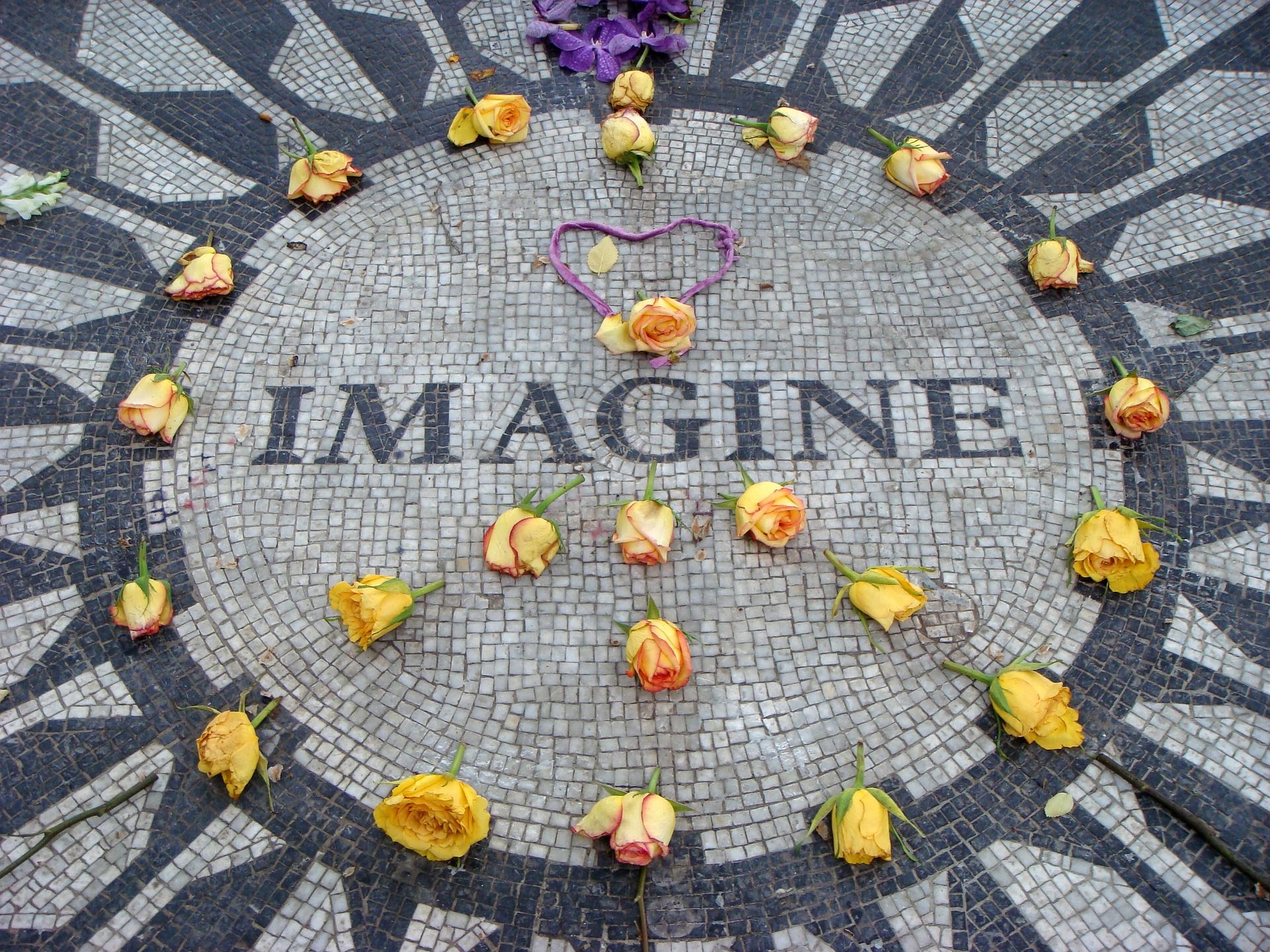 Strawberry Fields, el memorial de John Lennon en Central Park (Nueva York)