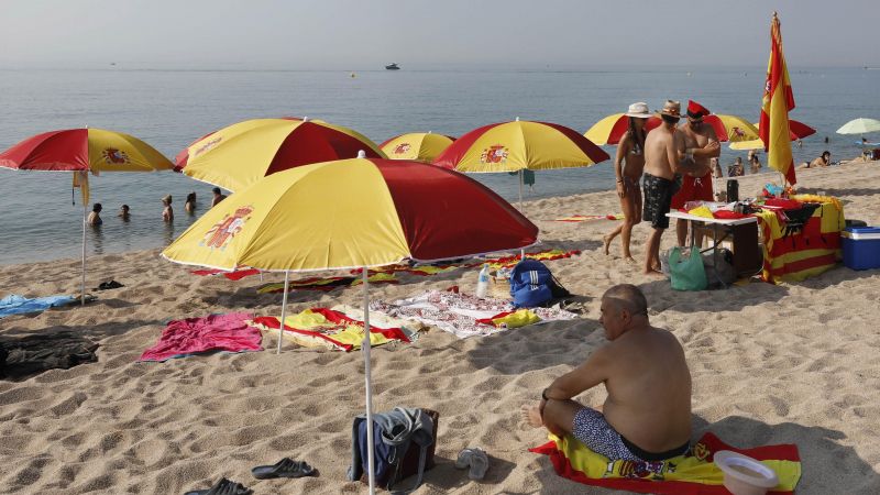  iniciativa que pretende contrarrestar la colocación de cruces y lazos amarillos en el litoral catalán