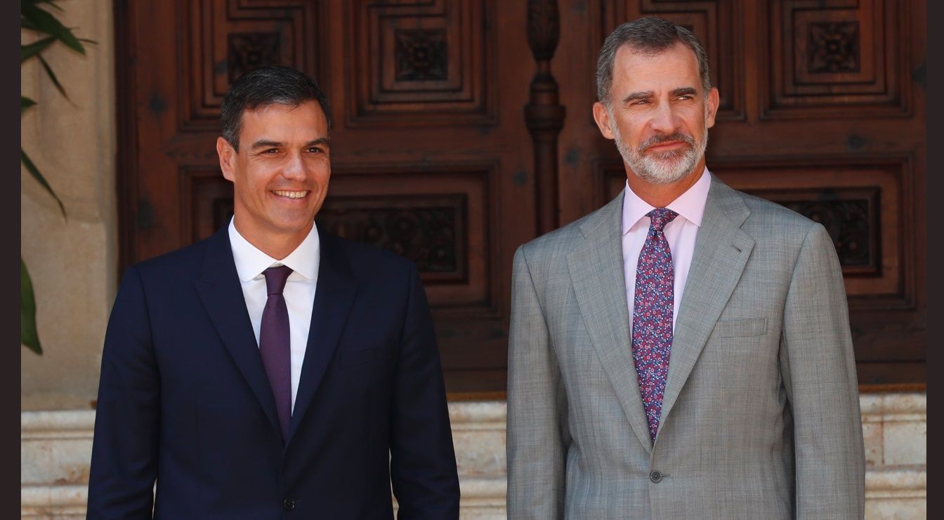 El Rey recibe al presidente del Gobierno, Pedro Sánchez, en el Palacio de Marivent. Casa Real