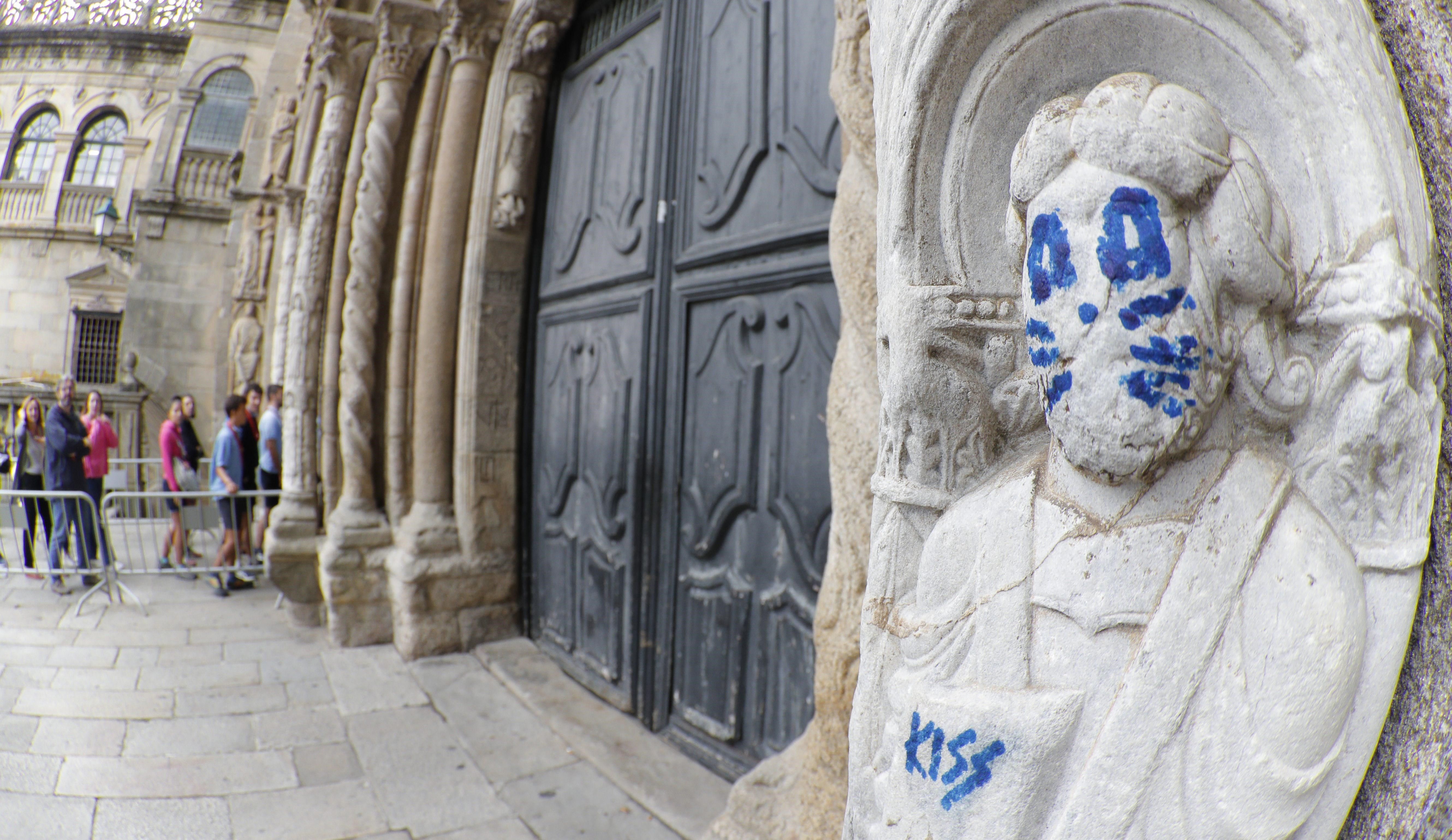 Figura pintada en la Catedral de Santiago - EFE